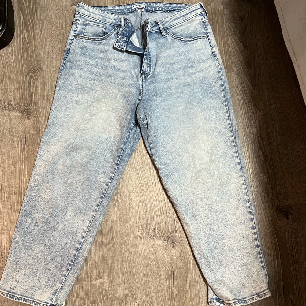 Ava & Viv Boyfriend acid washed jeans.  Plus size.